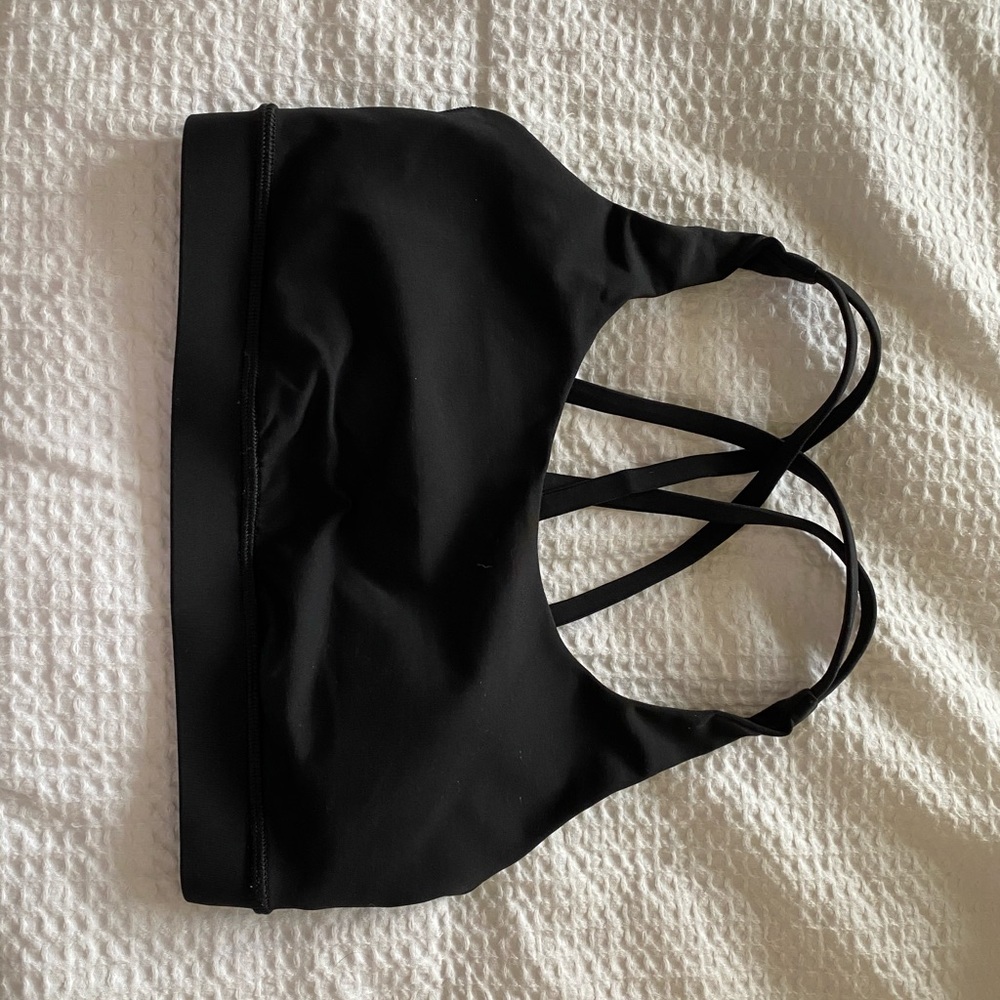 NWOT ENERGY BRA LULULEMON SIZE 6 PERFECT CONDITION